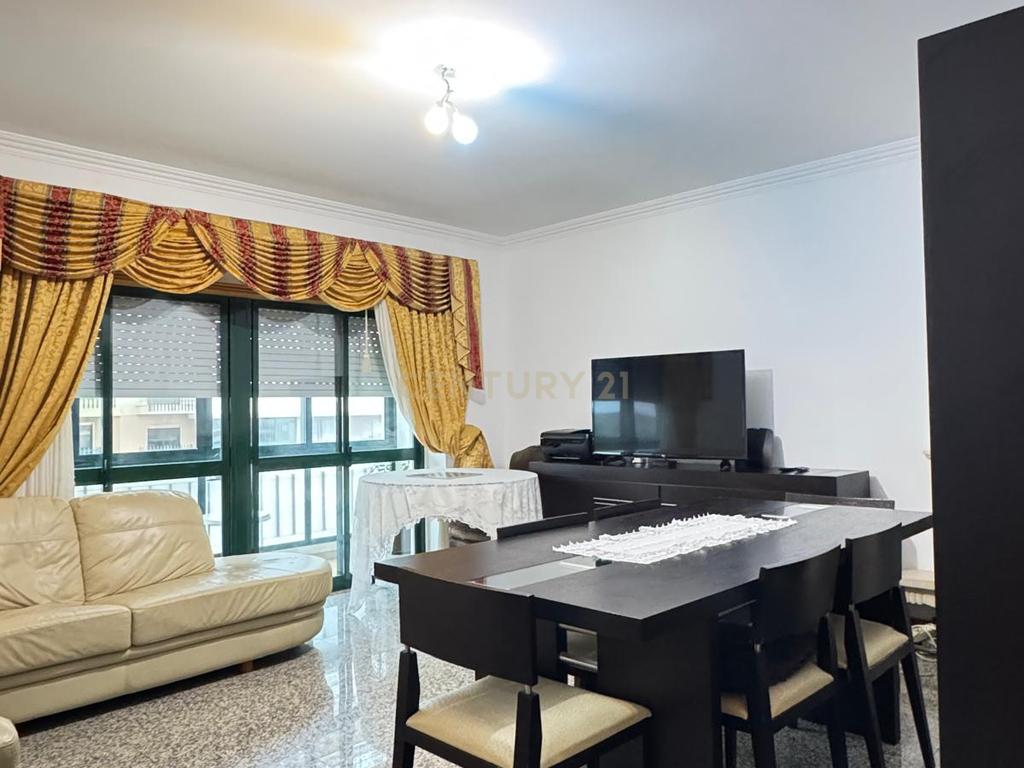 T4 com uma área de 150 m2 localizado em Massamá - Image 15